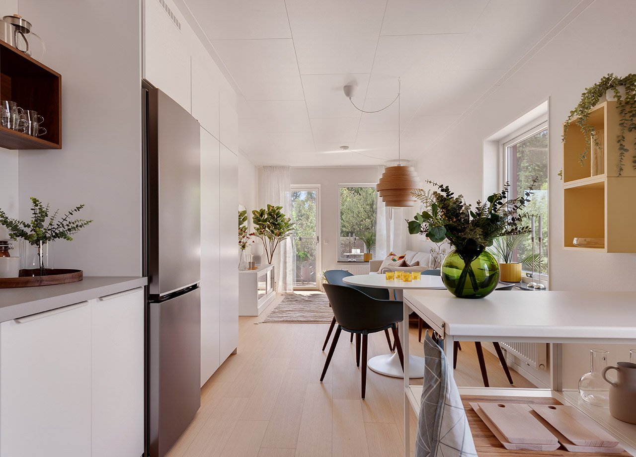 Köket öppet mot vardagsrum i en BoKlok lägenhet 2 rum och kök.