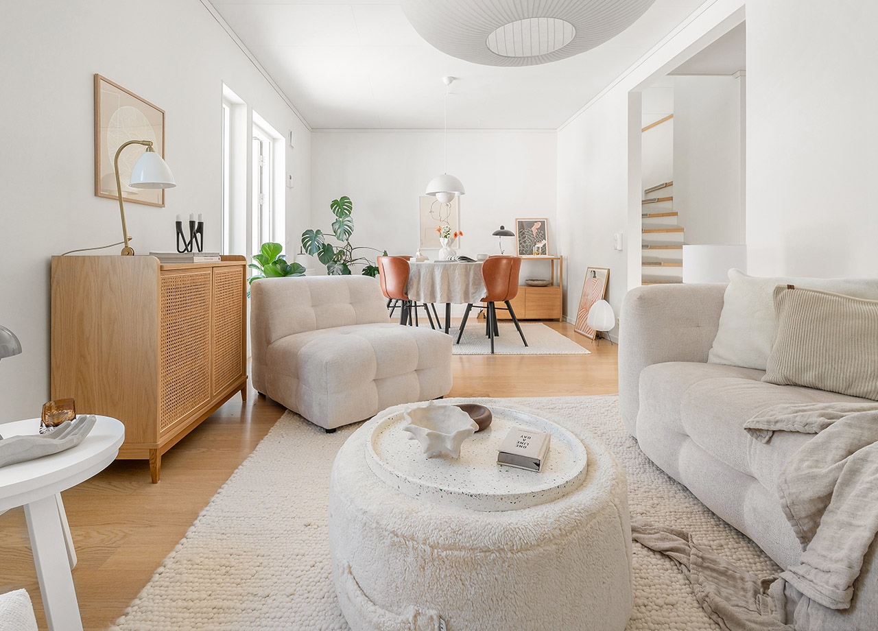 Foto av vardagsrum i BoKlok radhus.