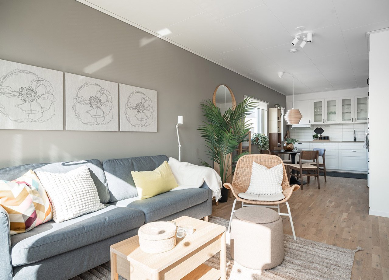 Vardagsrum öppet mot köket i en BoKlok lägenhet 3 rum och kök.