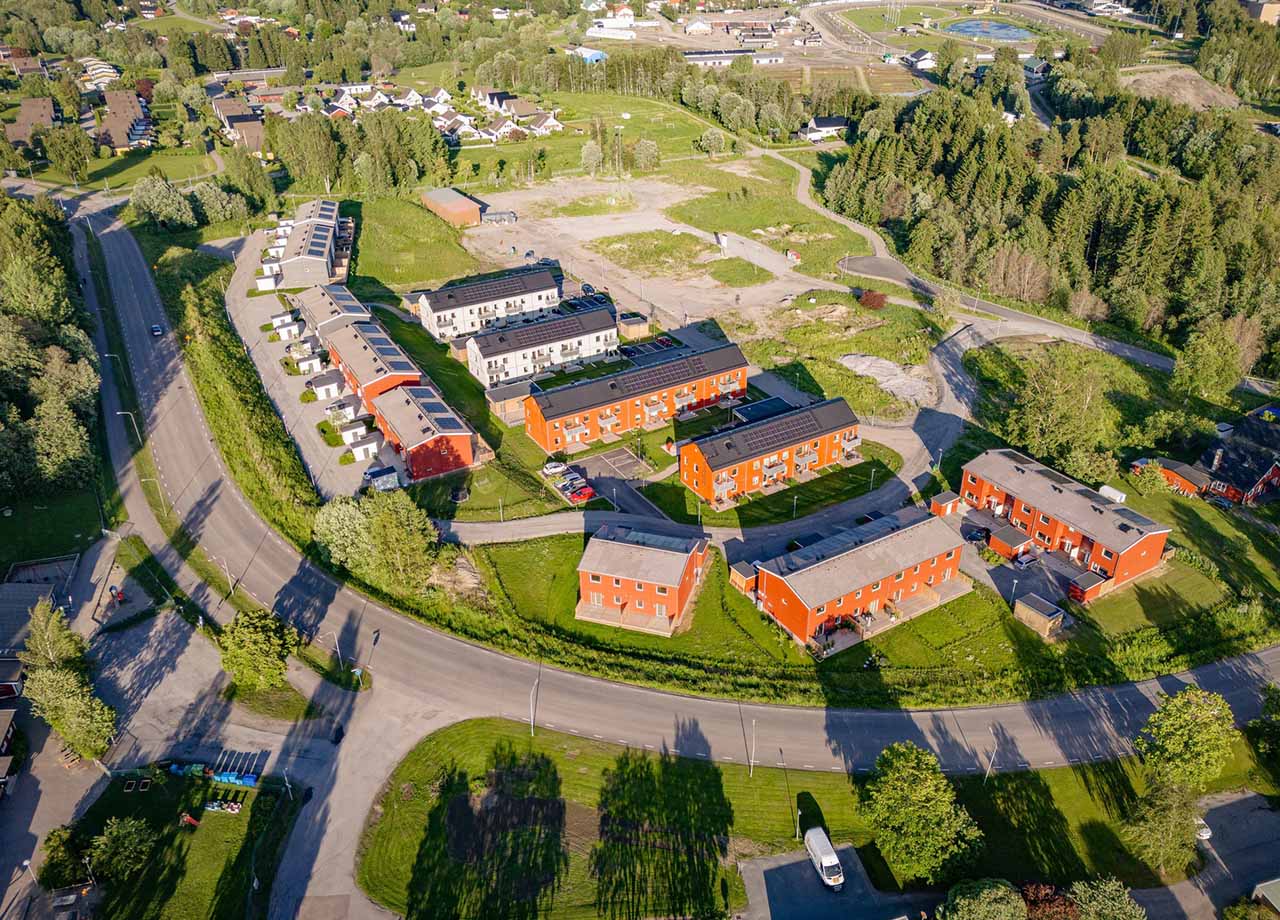 Drönarfoto av bostadskvarteret BoKlok Grimman i Sundsvall.